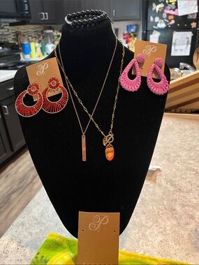 Plunder Pink Woven Teardrop Necklace Display with Gold Accent Pendant sets